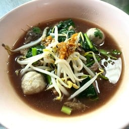 เฮียเปี๊ยก ก๋วยเตี๋ยวเนื้อตุ๋น สูตรโบราณศรีประจันต์