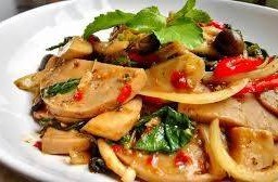 กระเพราหมูยอ.......