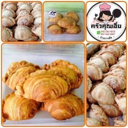 กะหรี่ปั๊บ by ครัวคุณเอี๋ย สาขาศูนย์เรียนรู้หมู่5