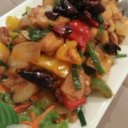 ไก่ผัดเม็ดมะม่วง