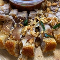 ล้านหมูกรอบหน้ามอ (มช.)