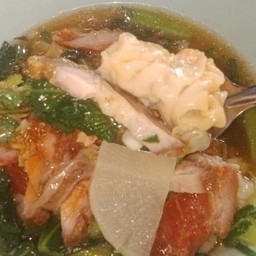 บะหมี่เกี๊ยวหมูกรอบ