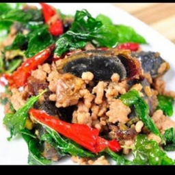 ข้าวไข่เยี่ยวม้ากระเพรากรอบ