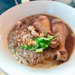 เตี๋ยวน่องไก่ตุ๋น