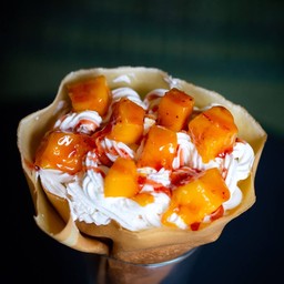 Crepe mango Sunday souce strawberry