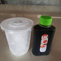 ชาเขียวปกติ พร้อมหลอดและน้ำแข็งแยก