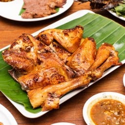 ไก่บ้านย่างครึ่งตัว