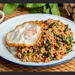 ร้านน้องฟาร์มเตี๋ยวเนื้อกระเพราพริกแห้ง