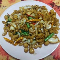 มักกะโรนีผัดขี้เมาไก่