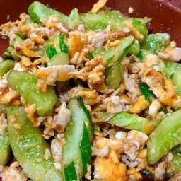 แตงกวาผัดไข่(ราดข้าว)