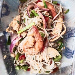 ยำขนมจีนรวม (กุ้ง,หมูยอ)