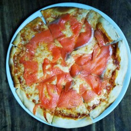 Pizza Salmon พิซซ่าแซลมอน