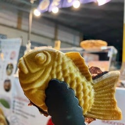 ไทยากิขนมปลาไส้ทะลัก