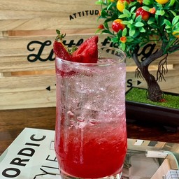 สตรอว์เบอร์รี่โซดา