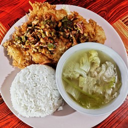 ข้าวสวย+ลาบไก่กรอบ+น้ำซุปแกงจืดไก่สับ