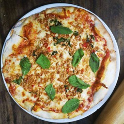 Pizza Gra Praow Gai พิซซ่ากระเพราไก่