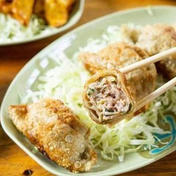 เกี๊ยวซ่าหมู 1 ชุด  5 ชิ้น