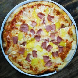 Pizza Ham & Pineapple พิซซ่าแฮมกับสับปะรด