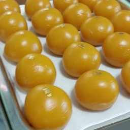 ขนมลาดูดั้งเดิม1กล่องมี4ชิ้น