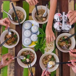 ก๋วยเตี๋ยวนอกบ้าน