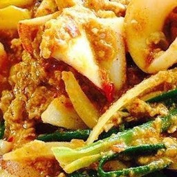 ผัดผงกะหรี่ทะเล