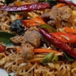 มาม่าขี้เมาหมู,ไก่