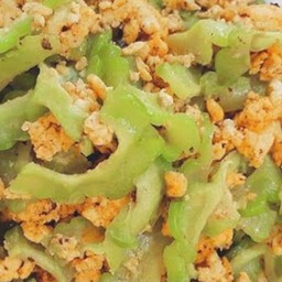 ข้าว..ผัดมะระใส่ไข่