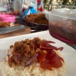 ข้าวเหนียวหมูทอด+หมูแผ่น