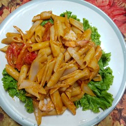 มักกะโรนีผัดซอสไก่