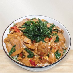 007 ข้าวหน้าหมูผัดกะเพรา (KAPRAO BUTADON)