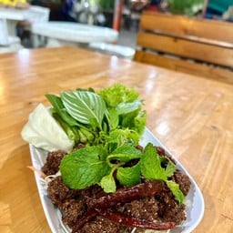 ลาบหมูทอด