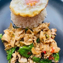 ข้าวกะเพราหมู 3 ชั้นสไลด์