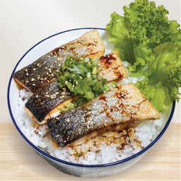 017 ข้าวหน้าแซลม่อนเทริยากิ (SALMON TERIYAKI DON)