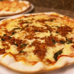Pizza Bolognese พิซซ่าโบโลเนส