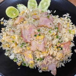 ข้าวผัดเบคอน