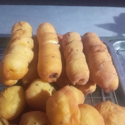 ปาท่องโก๋พันไส้กรอกชีส