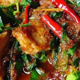 ผัดเผ็ดกะดูกอ่อน