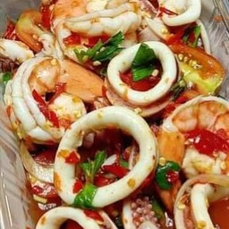 ยำปลาหมึก