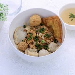 ก๋วยเตี๋ยวลูกชิ้นแคะ