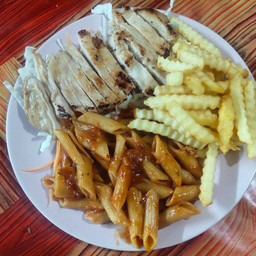 มักกะโรนี+ไก่ย่าง+เฟรนฟราย