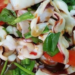 ยำปลาหมึกสด