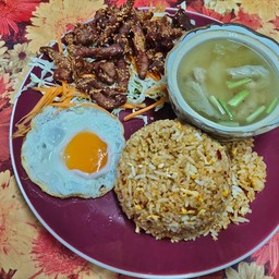 ข้าวผัดพริกเผา+หมูแดด+น้ำซุปแกงจืดไก่สับ