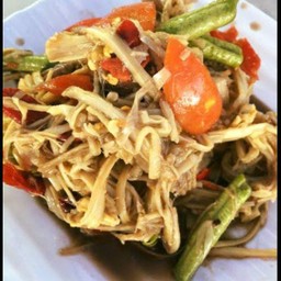 ตำหน่อไม้
