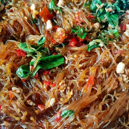 กระเพราวุ้นเส้น