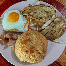 ข้าวผัดอเมริกัน+ไก่ย่าง