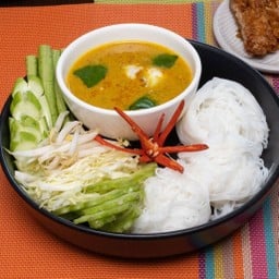 ขนมจีนน้ำยากะทิปู