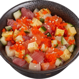 ข้าวหน้าปลาดิบรวมหั่นเต๋า