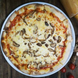 Pizza Mushroom Truffed พิซซ่าน้ำมันเห็ดทรัฟโฟลส์