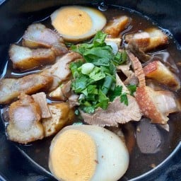 ก๋วยจั๊บ กิมหลั่น