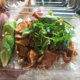 หมูชิ้นหมูหวานราดข้าว